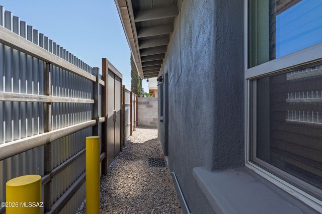 802 E Silverlake Road, Tucson, AZ 85713