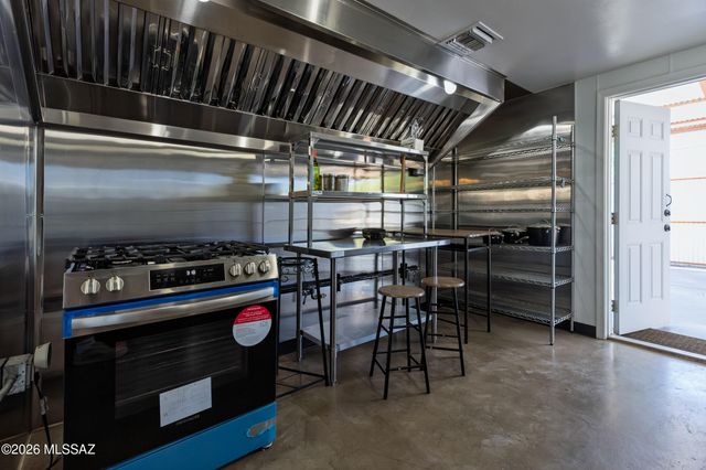 802 E Silverlake Road, Tucson, AZ 85713