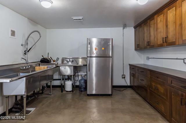 802 E Silverlake Road, Tucson, AZ 85713