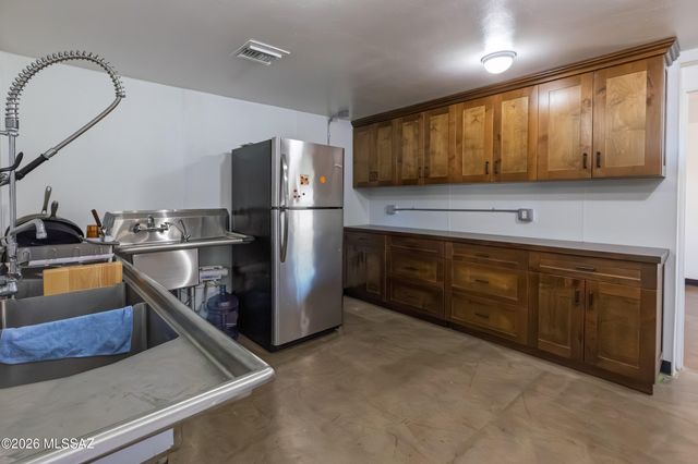 802 E Silverlake Road, Tucson, AZ 85713