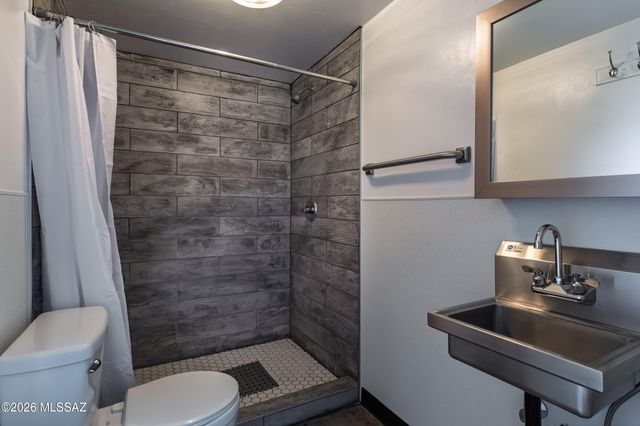 802 E Silverlake Road, Tucson, AZ 85713