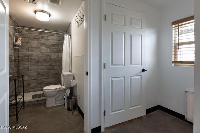 802 E Silverlake Road, Tucson, AZ 85713