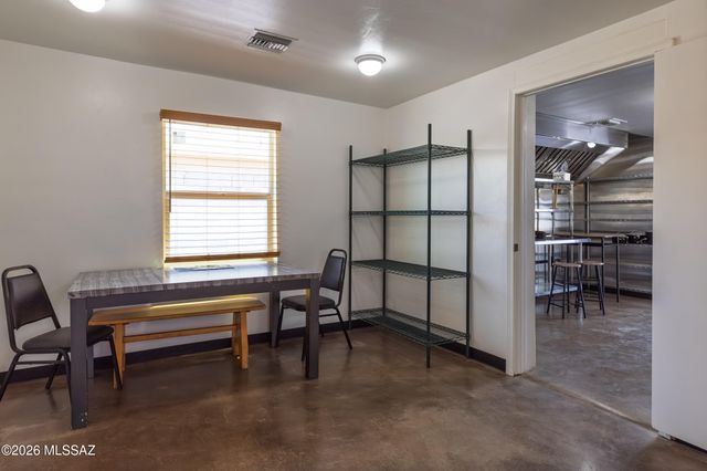 802 E Silverlake Road, Tucson, AZ 85713