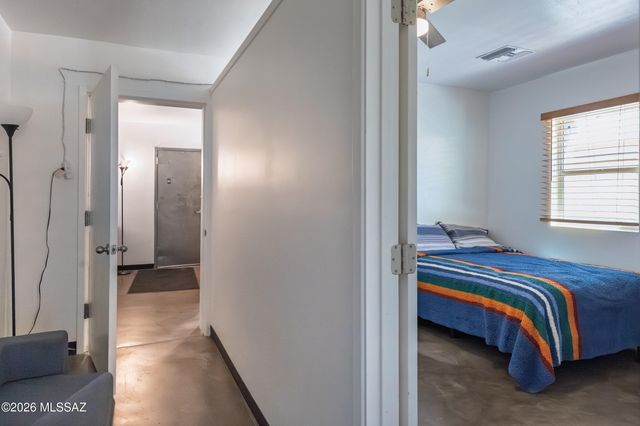 802 E Silverlake Road, Tucson, AZ 85713