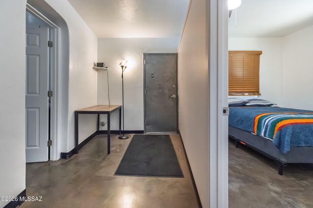 802 E Silverlake Road, Tucson, AZ 85713