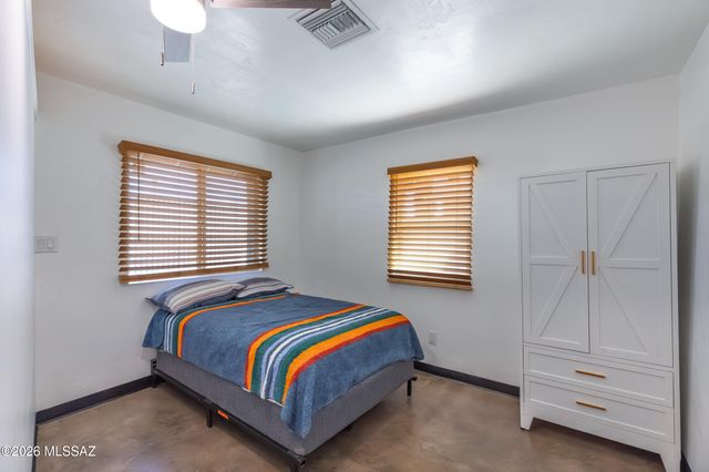 802 E Silverlake Road, Tucson, AZ 85713