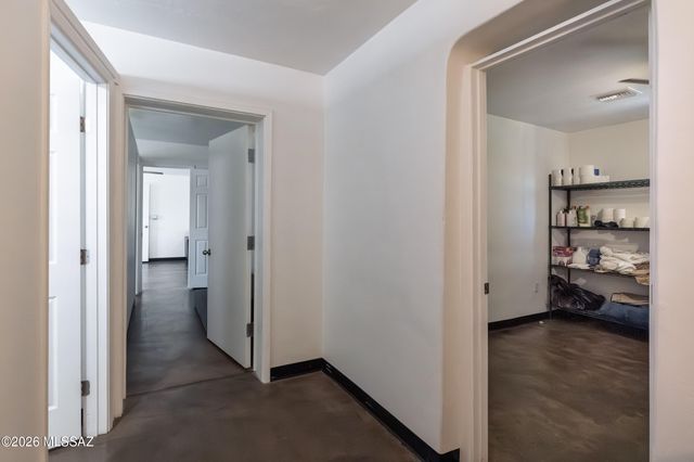 802 E Silverlake Road, Tucson, AZ 85713