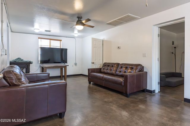802 E Silverlake Road, Tucson, AZ 85713