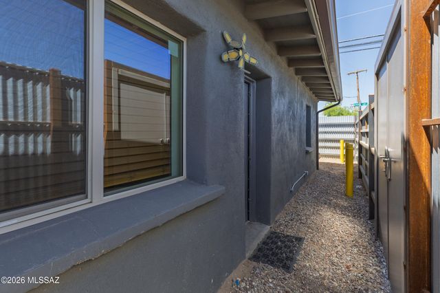 802 E Silverlake Road, Tucson, AZ 85713