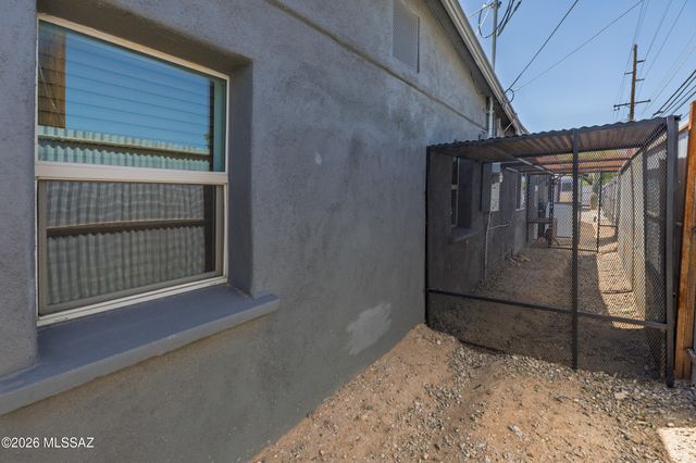 802 E Silverlake Road, Tucson, AZ 85713
