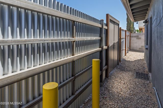 802 E Silverlake Road, Tucson, AZ 85713