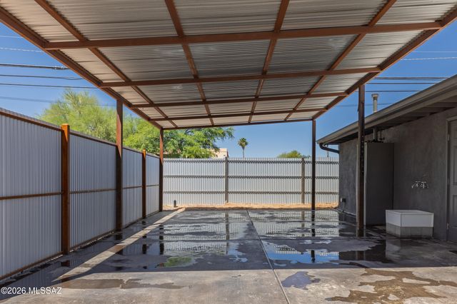 802 E Silverlake Road, Tucson, AZ 85713