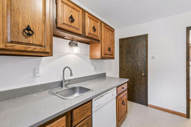 13748 Heather Hills Drive, Burnsville, MN 55337