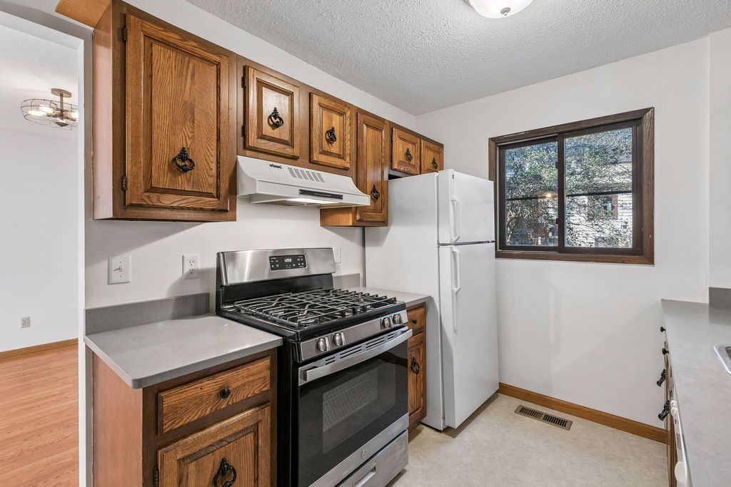 13748 Heather Hills Drive, Burnsville, MN 55337 — photo 5