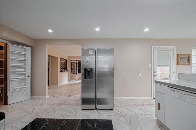 811 Loire Lane, Houston, TX 77090