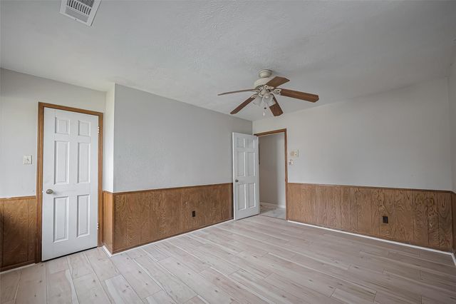 811 Loire Lane, Houston, TX 77090