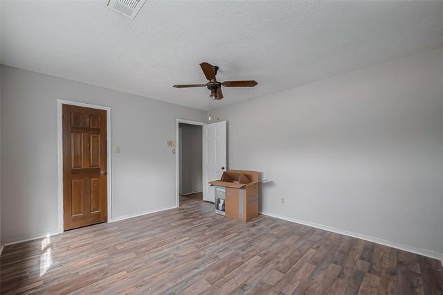 811 Loire Lane, Houston, TX 77090