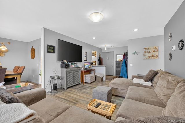 700 Commons Way E, Fishkill, NY 12524