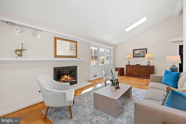 1024 CROTON DR, Alexandria, VA 22308