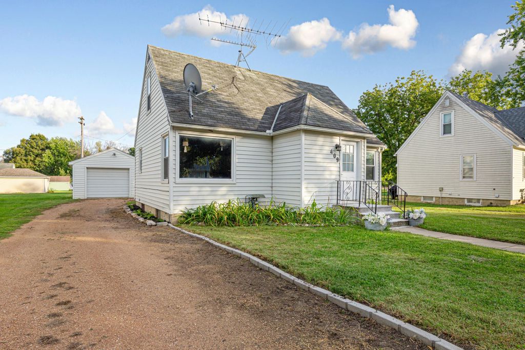 409 S 5th Street, Le Sueur, MN 56058 — photo 2