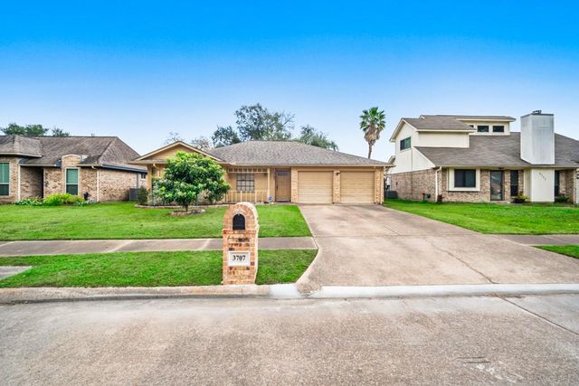 3707 Pine Cone Trail, Pasadena, TX 77505