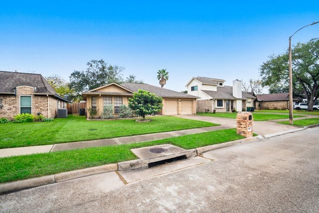 3707 Pine Cone Trail, Pasadena, TX 77505