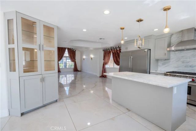 19314 Yolie, Tarzana, CA 91356