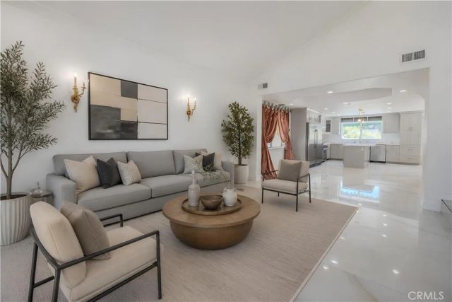 19314 Yolie, Tarzana, CA 91356