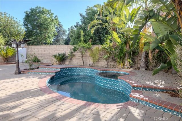 19314 Yolie, Tarzana, CA 91356