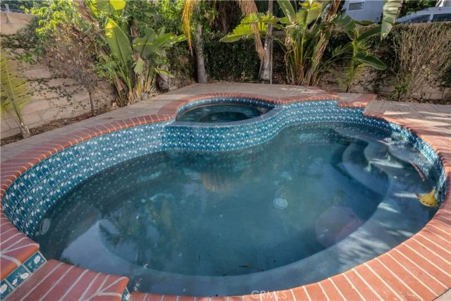 19314 Yolie, Tarzana, CA 91356