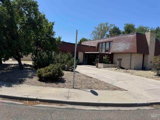 1111 SW 11th St, Ontario, OR 97914