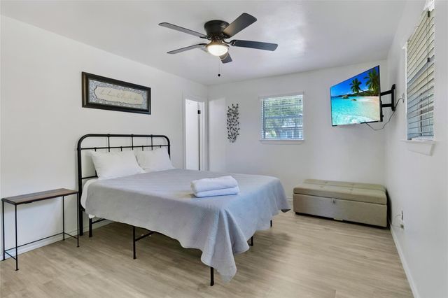 311 Harbor Drive, Onalaska, TX 77360