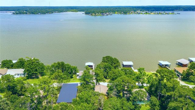 311 Harbor Drive, Onalaska, TX 77360