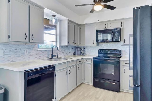 311 Harbor Drive, Onalaska, TX 77360