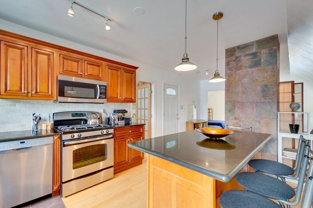 15 Grant St 3, Boston, MA 02125