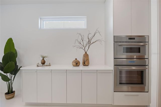 2596 FLOYD STREET, Sarasota, FL 34239