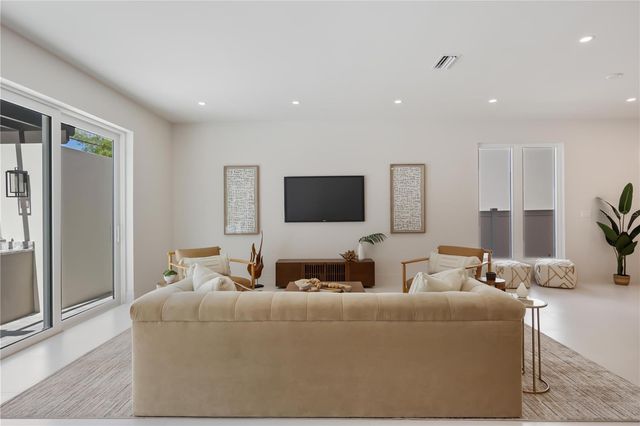 2596 FLOYD STREET, Sarasota, FL 34239