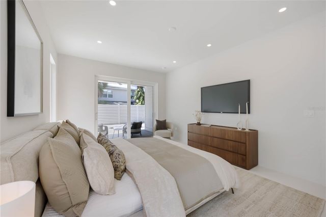2596 FLOYD STREET, Sarasota, FL 34239