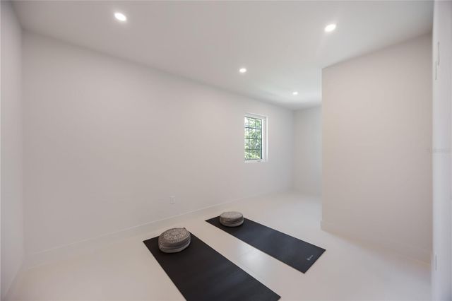 2596 FLOYD STREET, Sarasota, FL 34239