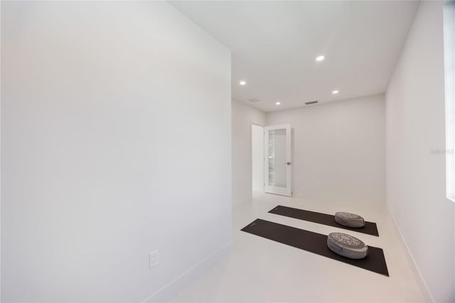 2596 FLOYD STREET, Sarasota, FL 34239