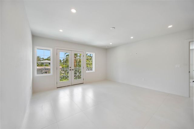 2596 FLOYD STREET, Sarasota, FL 34239