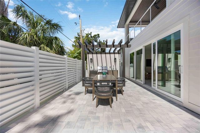 2596 FLOYD STREET, Sarasota, FL 34239