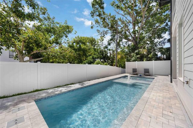 2596 FLOYD STREET, Sarasota, FL 34239