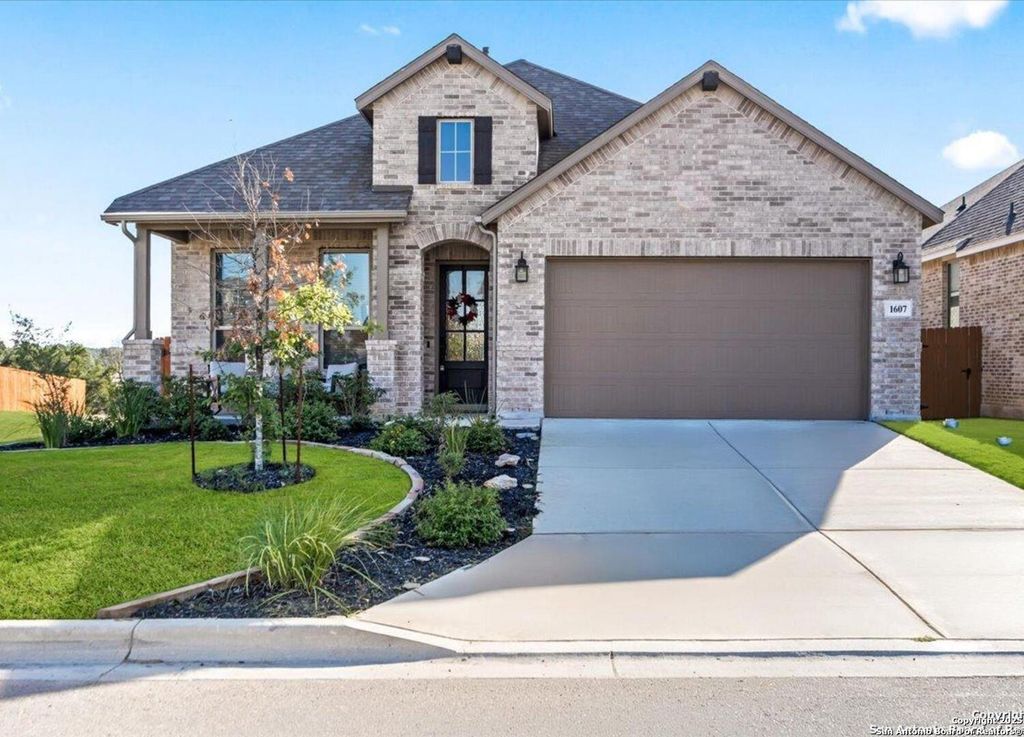 1607 Seekat Dr, New Braunfels, TX 78132
