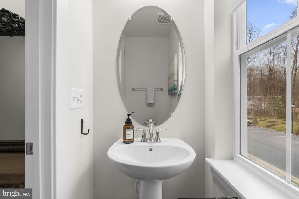 Image 18 of property listing at 2676 SEQUOIA LN, Gambrills, MD 21054