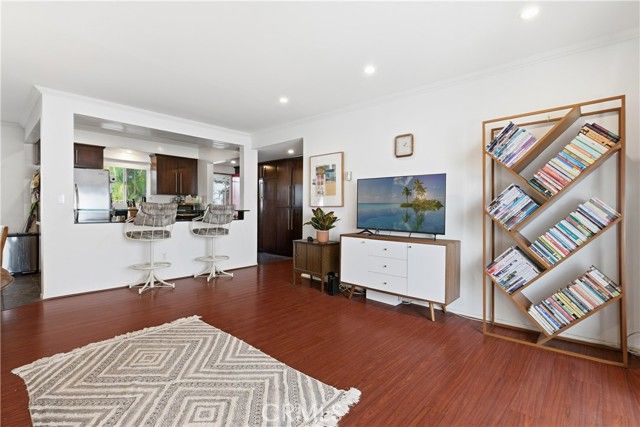 4614 Finley 6, Los Angeles, CA 90027