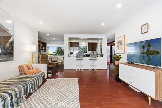 4614 Finley 6, Los Angeles, CA 90027