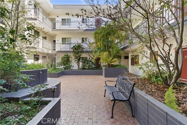 4614 Finley 6, Los Angeles, CA 90027