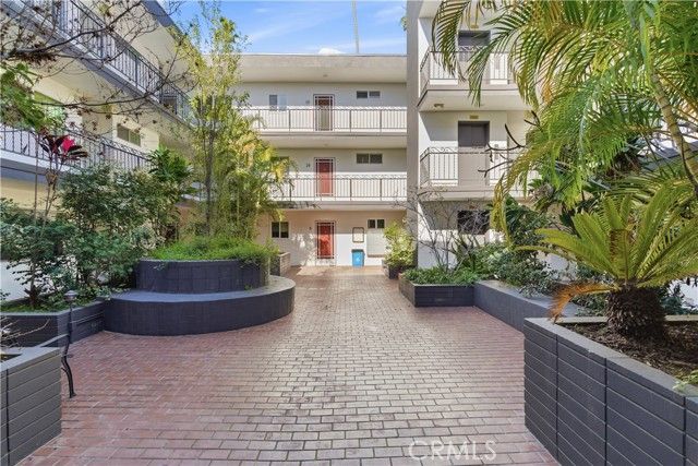 4614 Finley 6, Los Angeles, CA 90027