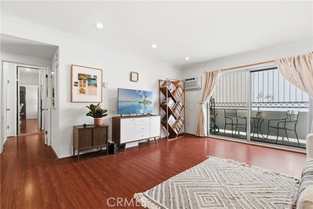 4614 Finley 6, Los Angeles, CA 90027